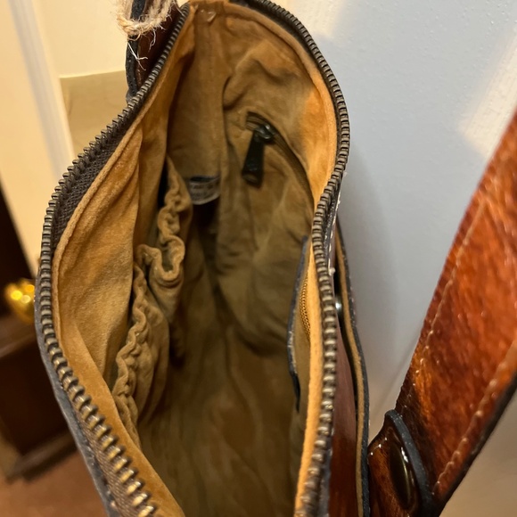 Patricia Nash Tuscan Tooling Italian Leather Crossbody - Picture 5 of 8